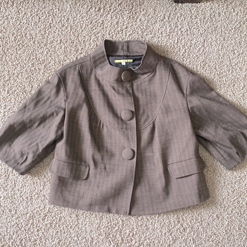 Ladies Suit Jacket. Brown herringbone. Waist length w/balloon sleeves. So S.